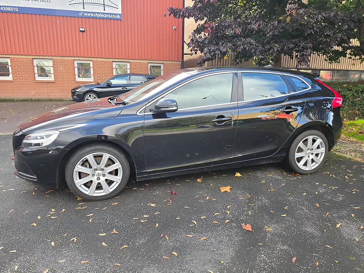 Used 2018 Volvo V40 Inscription Black - Interior and Exterior details 5