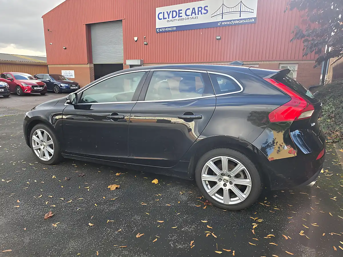 Used 2018 Volvo V40 Inscription Black - Interior and Exterior details 7