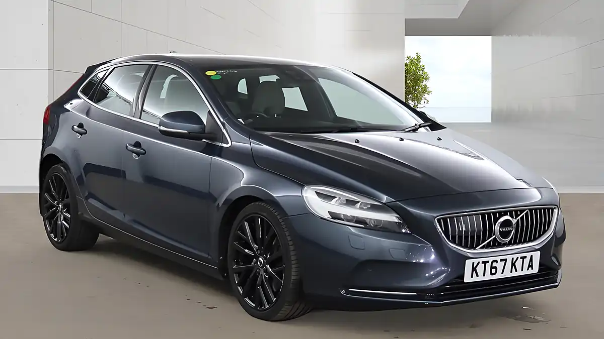 Used 2018 Volvo V40 Inscription Blue - Front View