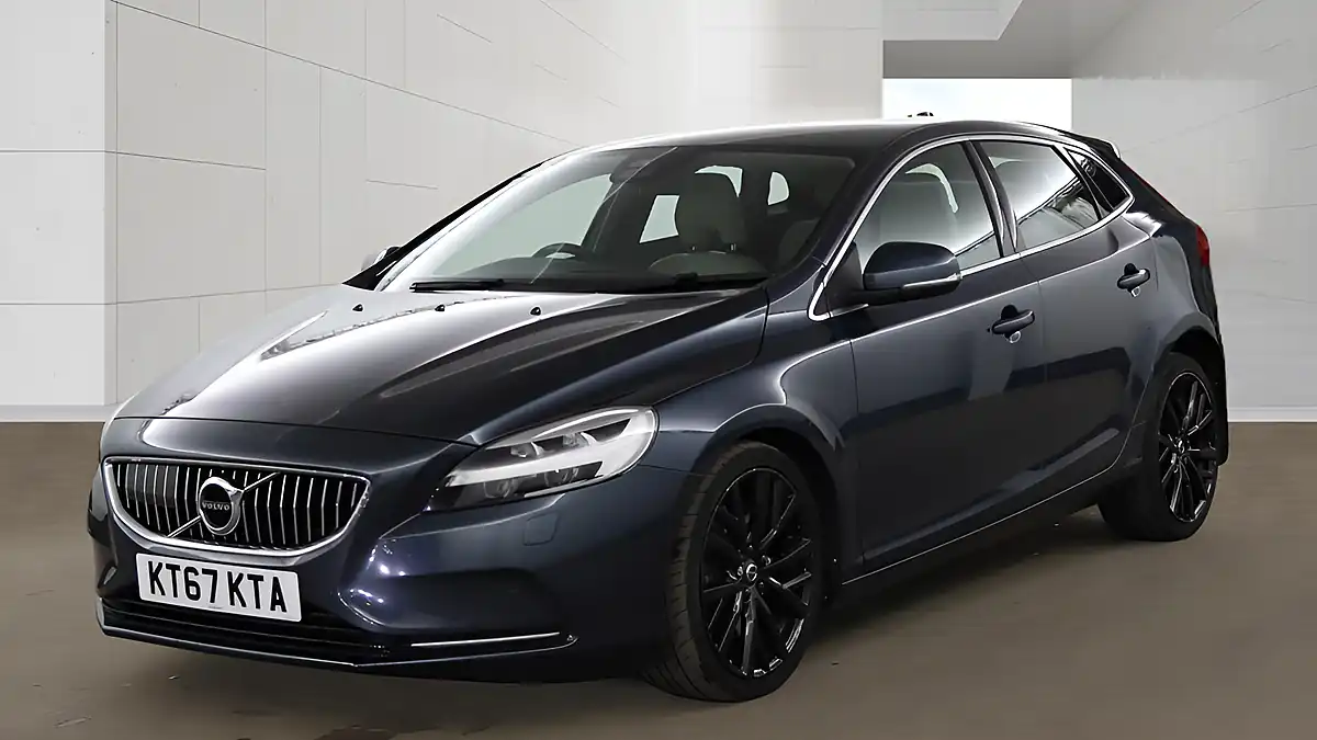 Used 2018 Volvo V40 Inscription Blue - Interior and Exterior details 2