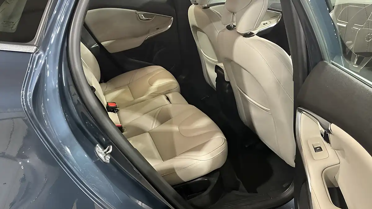 Used 2018 Volvo V40 Inscription Blue - Interior and Exterior details 7