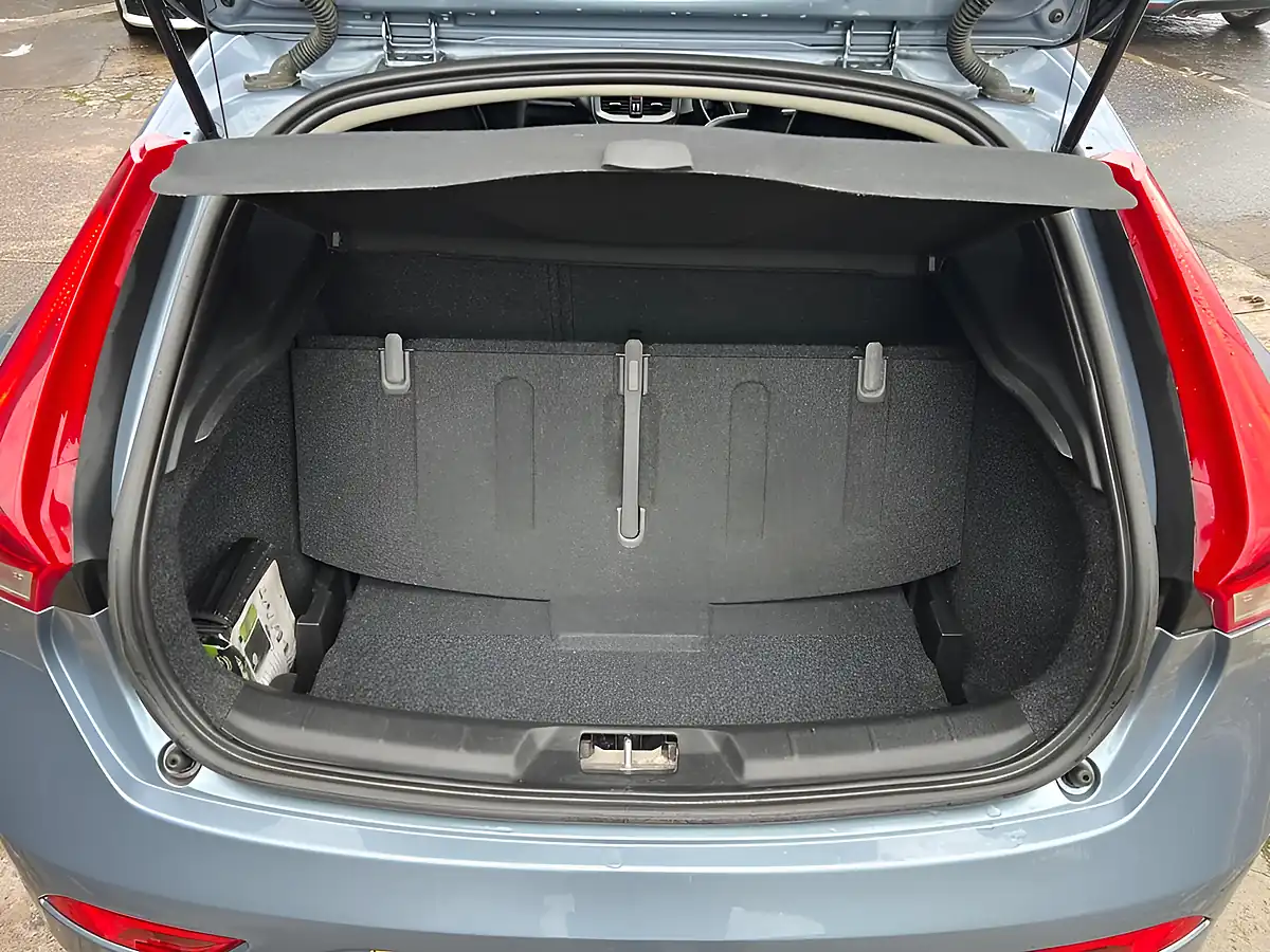Used 2018 Volvo V40 Inscription Blue - Interior and Exterior details 10