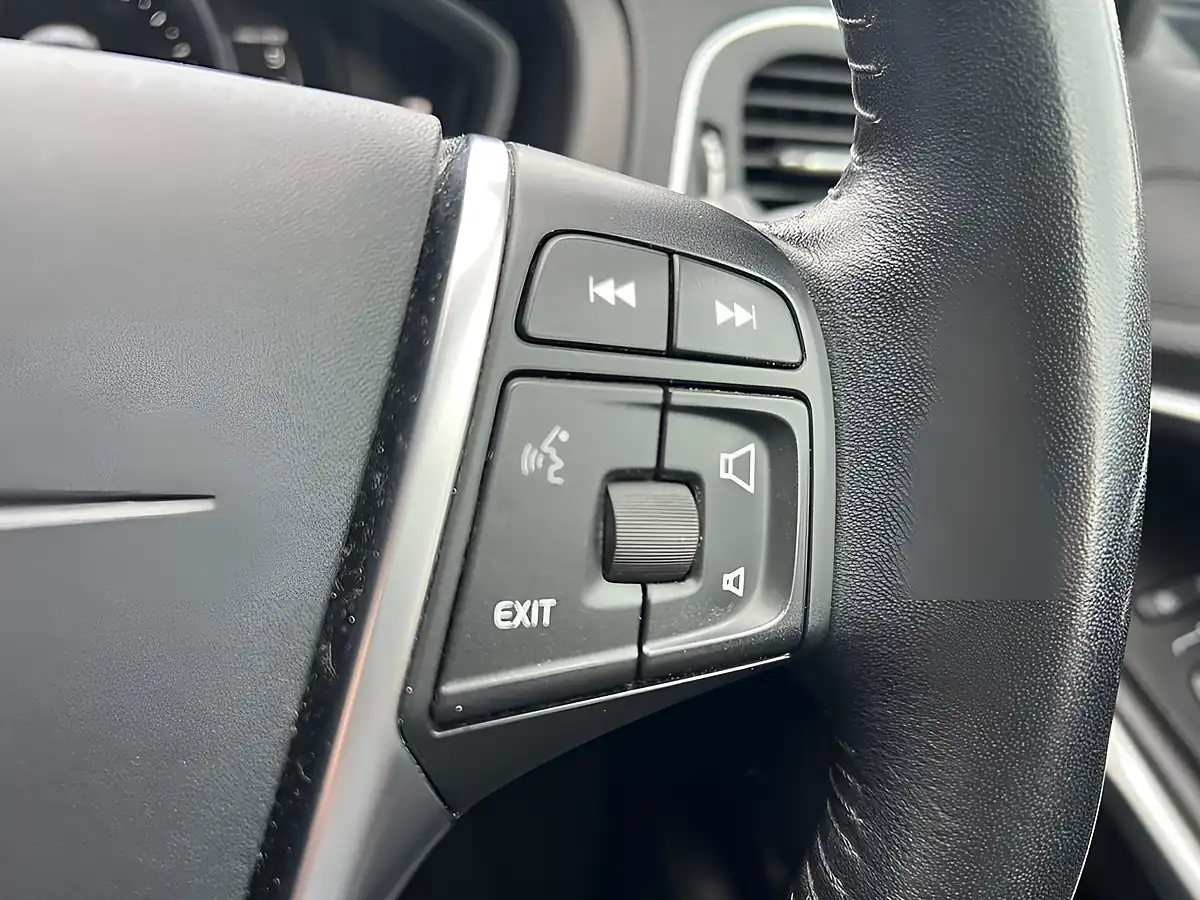 Used 2018 Volvo V40 Inscription Blue - Interior and Exterior details 13