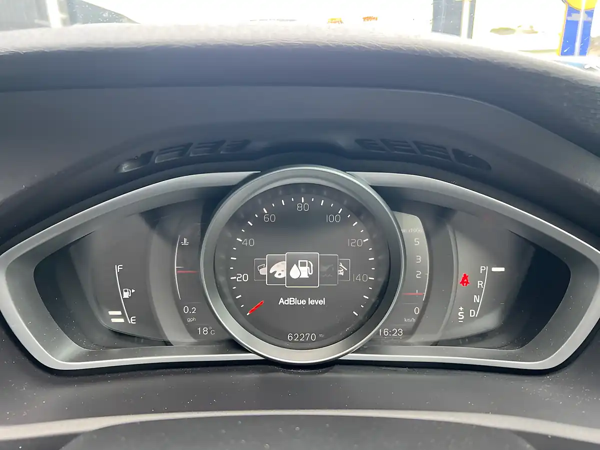 Used 2018 Volvo V40 Inscription Blue - Interior and Exterior details 14