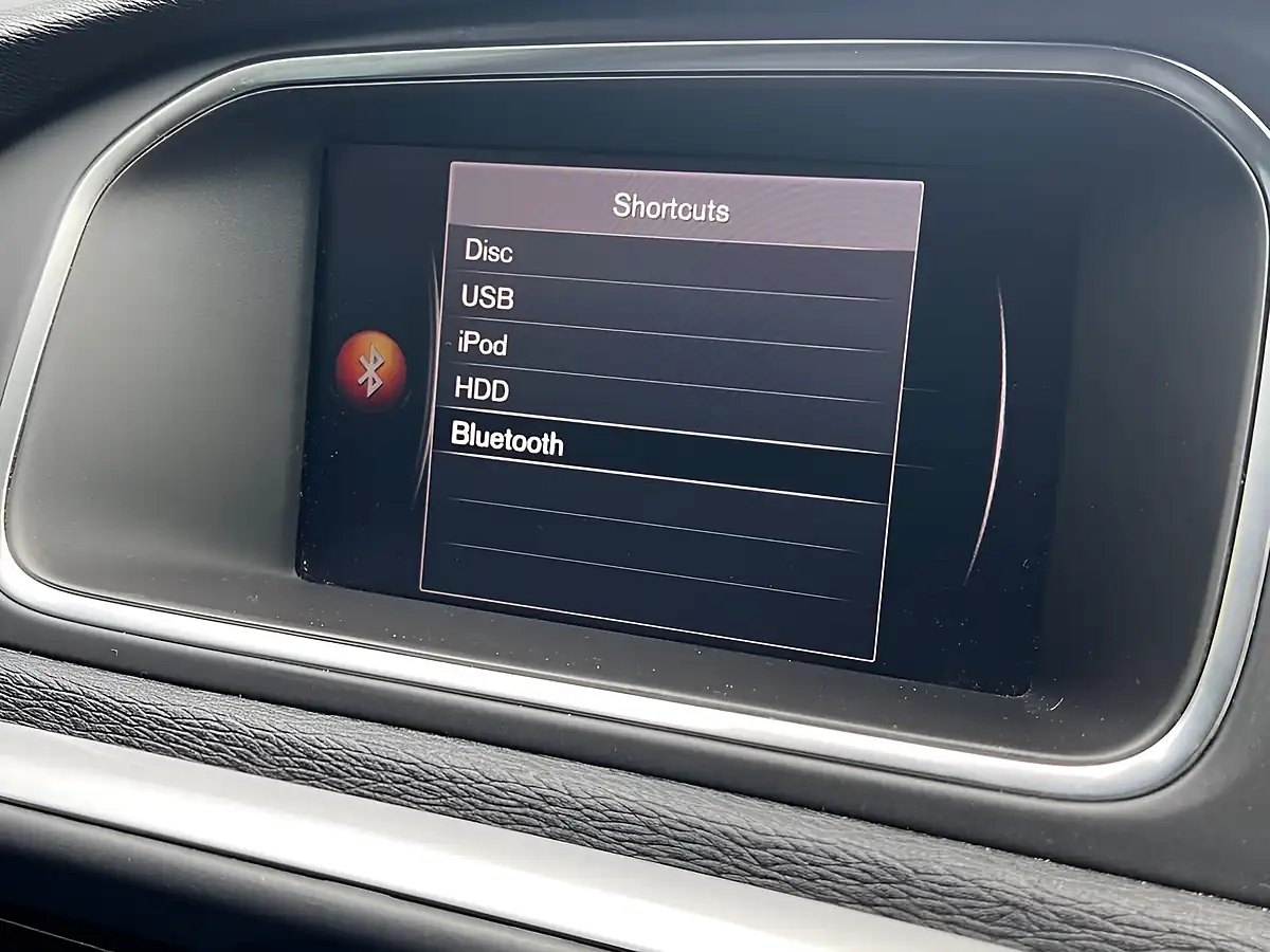 Used 2018 Volvo V40 Inscription Blue - Interior and Exterior details 18