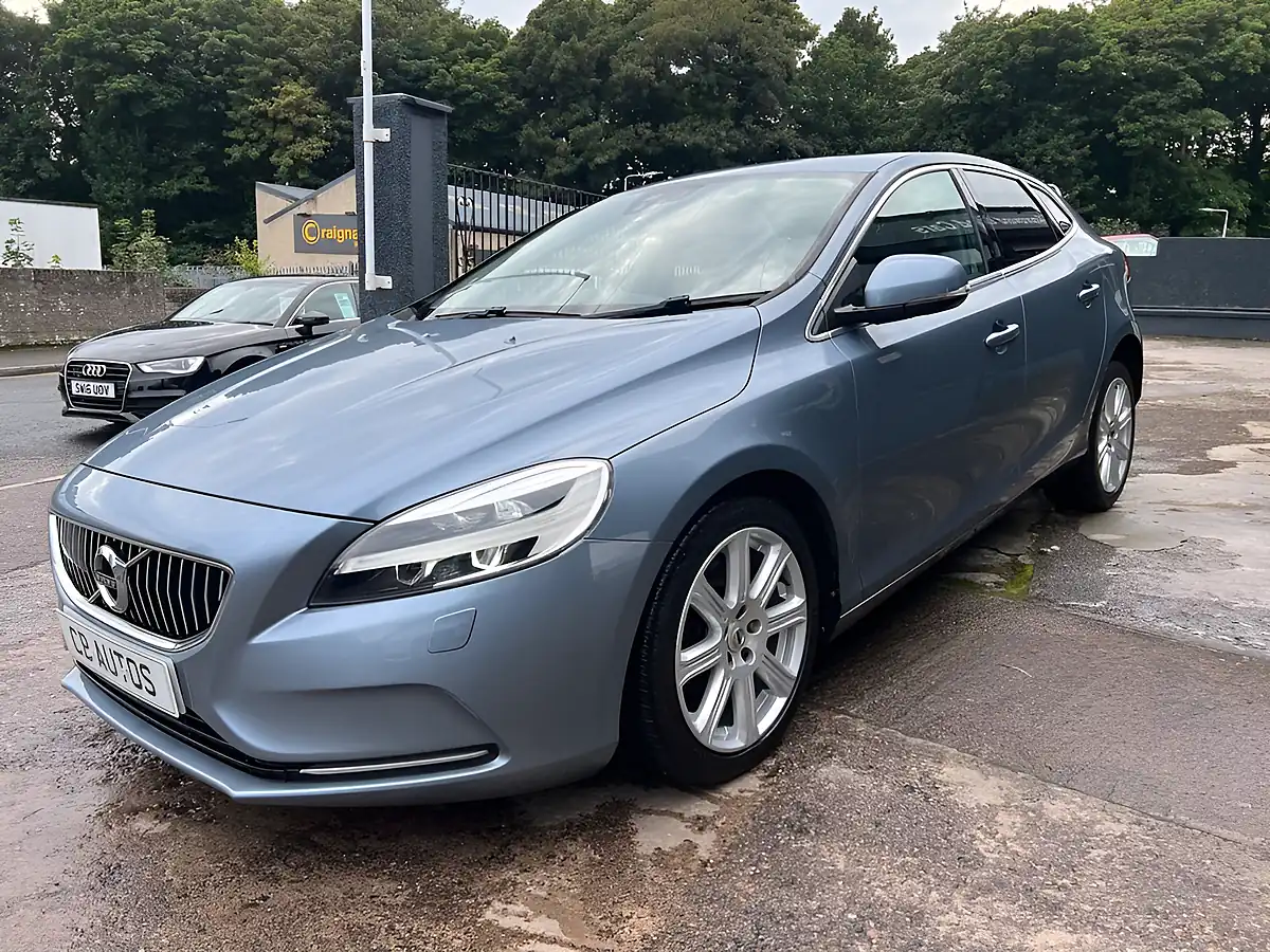 Used 2018 Volvo V40 Inscription Blue - Interior and Exterior details 8