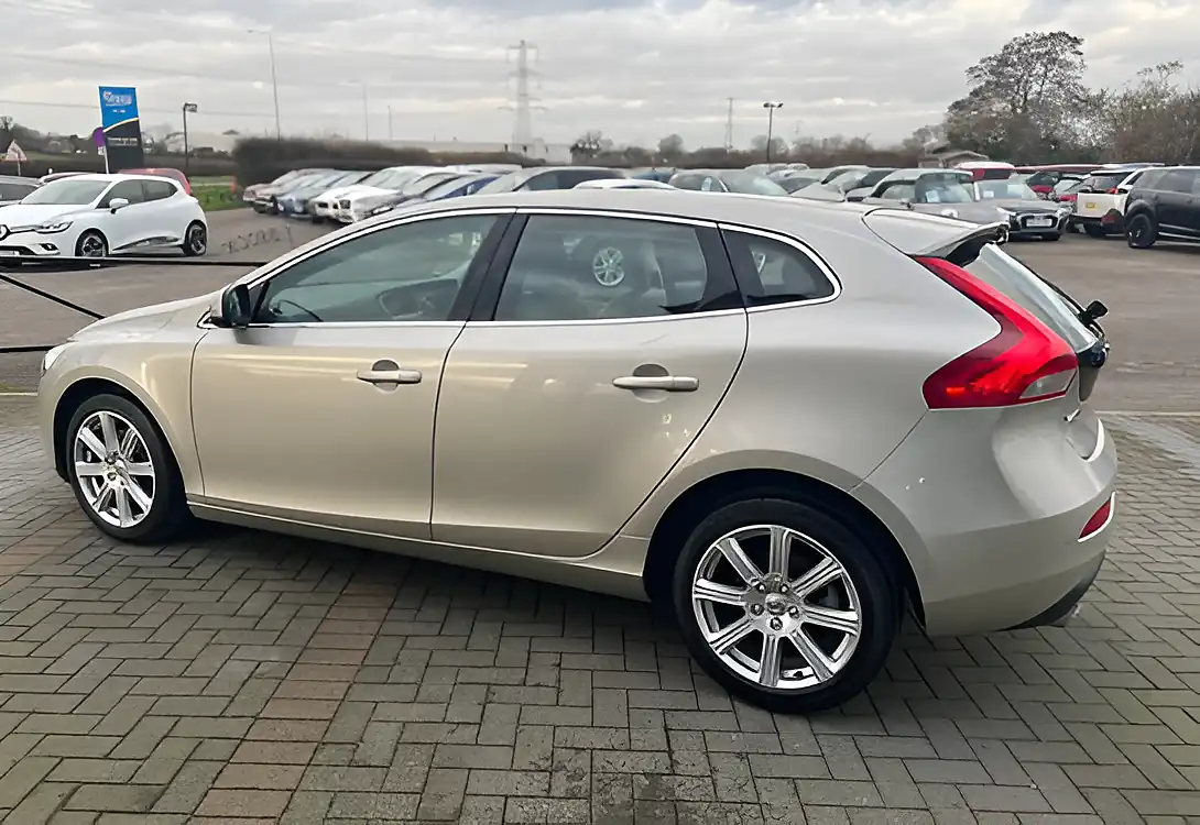 Used 2018 Volvo V40 Inscription Gold - Interior and Exterior details 10