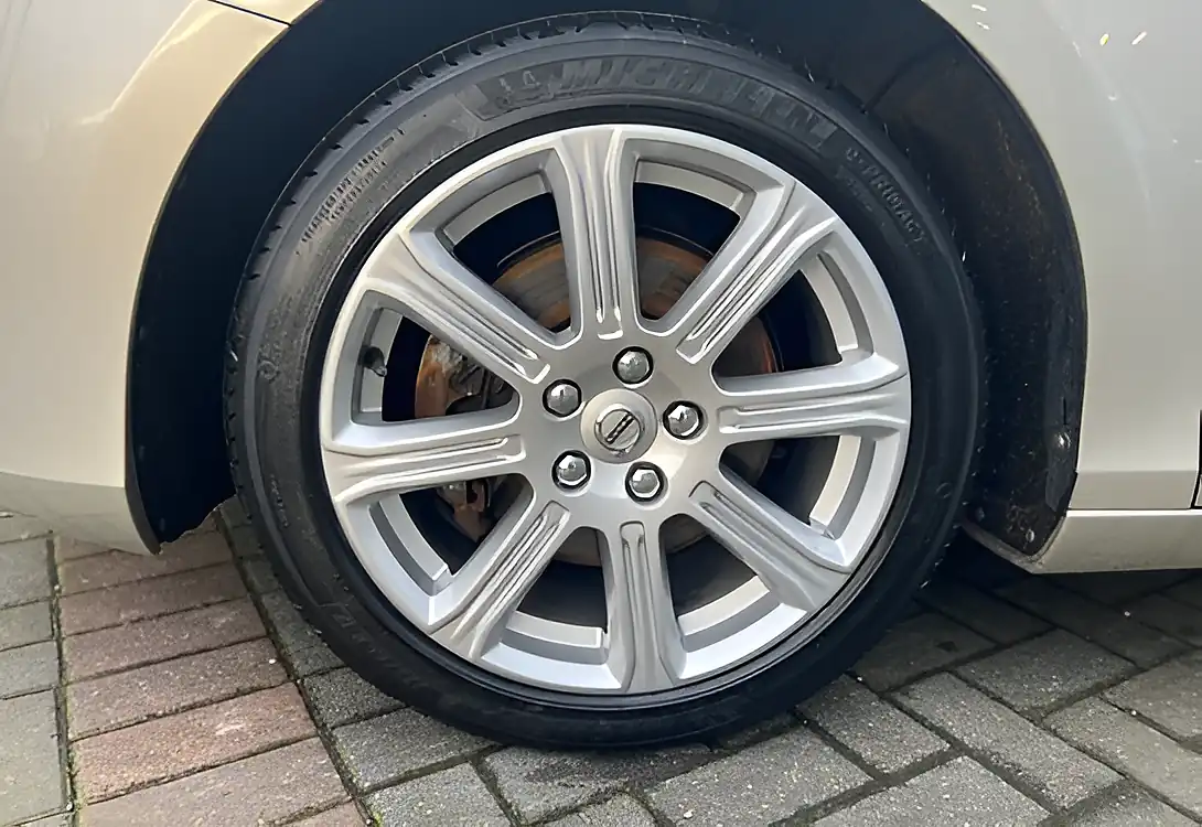 Used 2018 Volvo V40 Inscription Gold - Interior and Exterior details 14