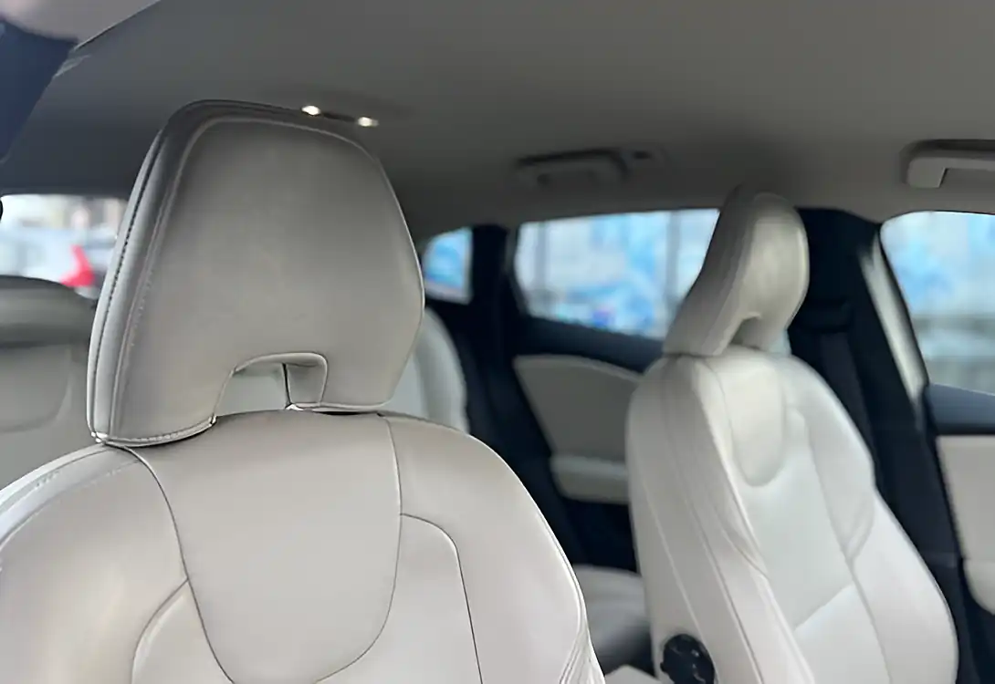 Used 2018 Volvo V40 Inscription Gold - Interior and Exterior details 16