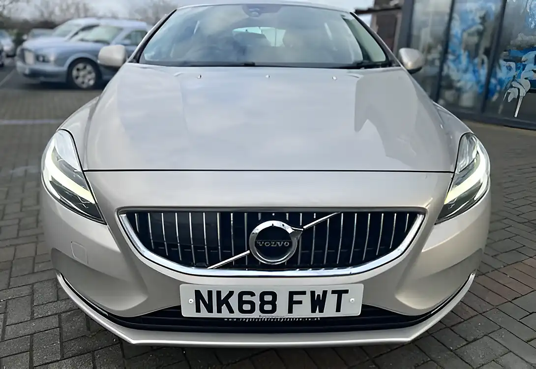 Used 2018 Volvo V40 Inscription Gold - Interior and Exterior details 3
