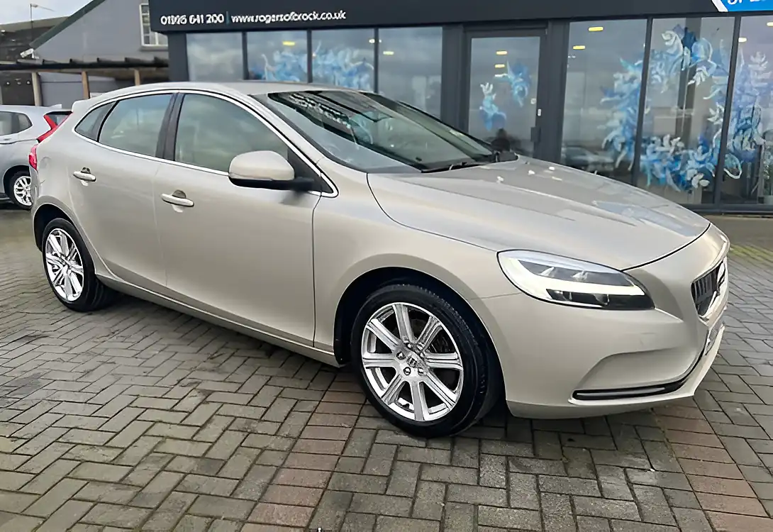 Used 2018 Volvo V40 Inscription Gold - Interior and Exterior details 5
