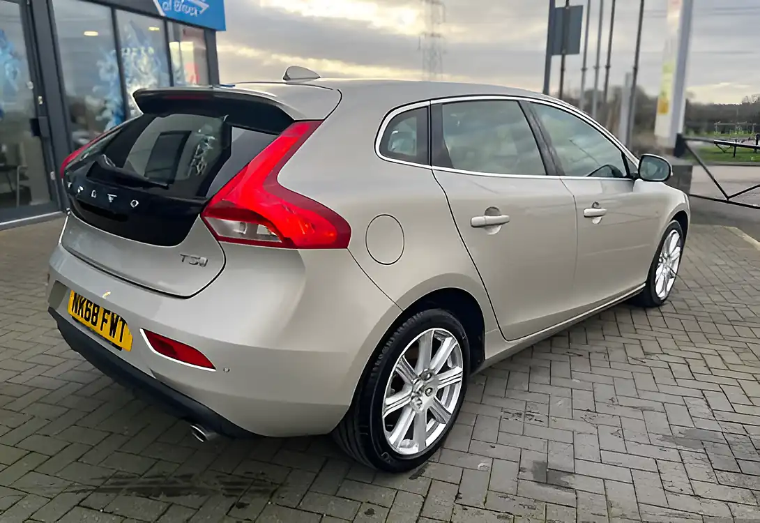 Used 2018 Volvo V40 Inscription Gold - Interior and Exterior details 7