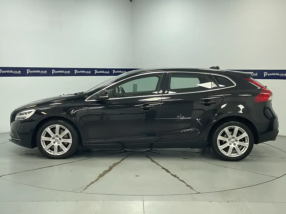 Used 2018 Volvo V40 Inscription Onyx Black - Interior and Exterior details 2