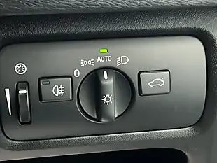 Used 2018 Volvo V40 Inscription Onyx Black - Interior and Exterior details 20