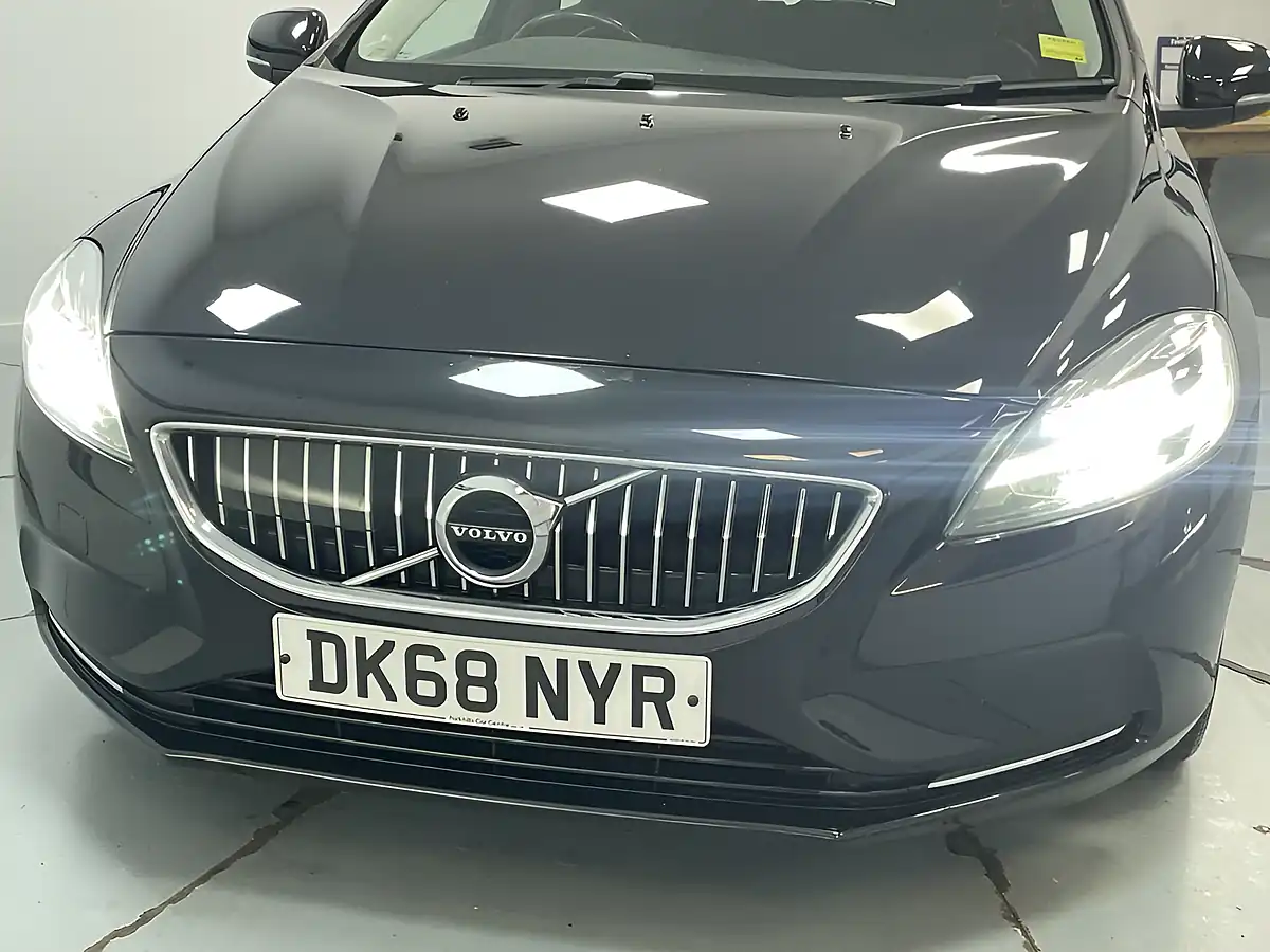 Used 2018 Volvo V40 Inscription Onyx Black - Interior and Exterior details 6