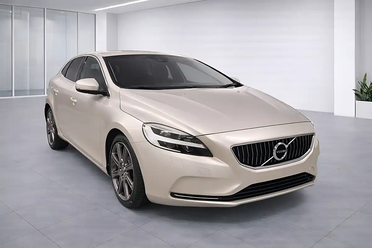 Used 2018 Volvo V40 Inscription Silver - Front View