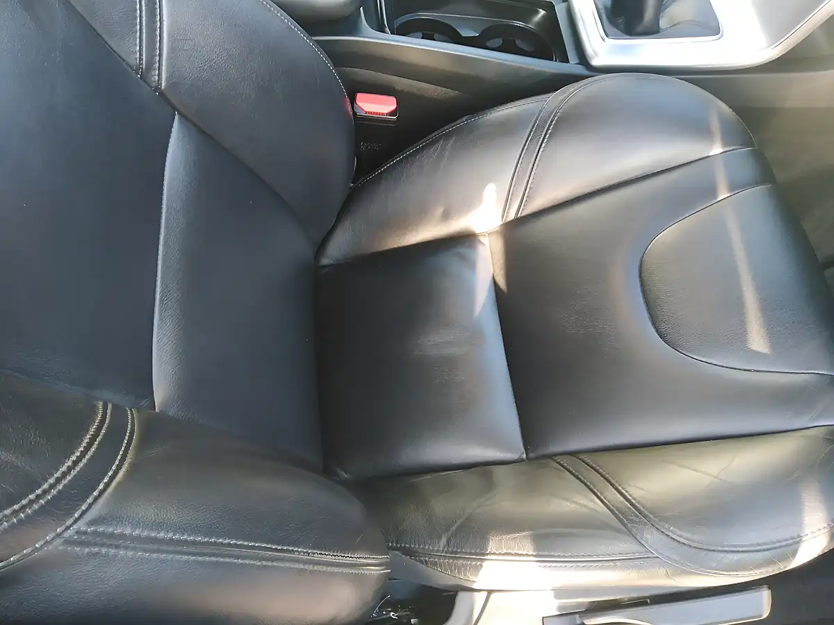 Used 2018 Volvo V40 Inscription Silver - Interior and Exterior details 10