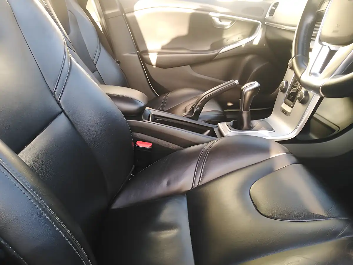 Used 2018 Volvo V40 Inscription Silver - Interior and Exterior details 11