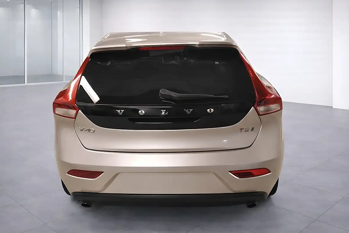 Used 2018 Volvo V40 Inscription Silver - Interior and Exterior details 4
