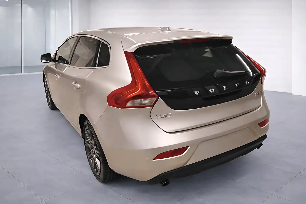 Used 2018 Volvo V40 Inscription Silver - Interior and Exterior details 5
