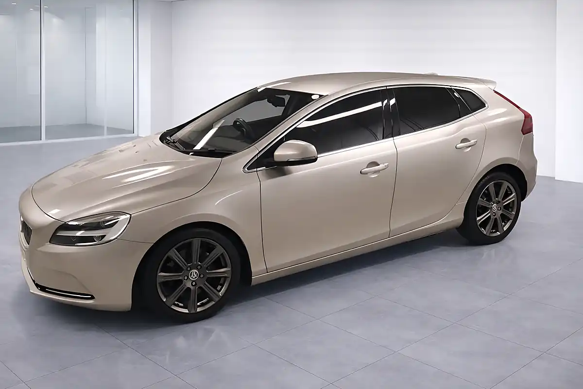 Used 2018 Volvo V40 Inscription Silver - Interior and Exterior details 6