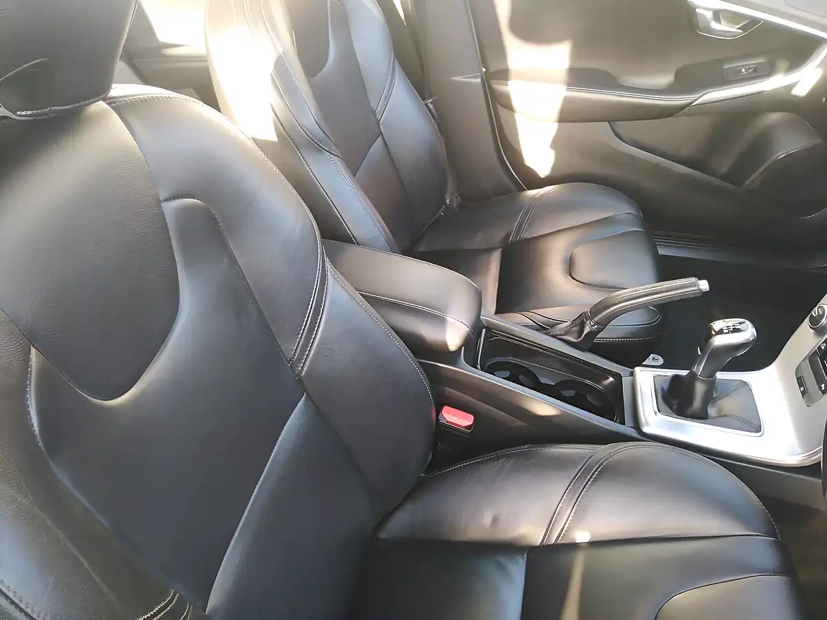 Used 2018 Volvo V40 Inscription Silver - Interior and Exterior details 8