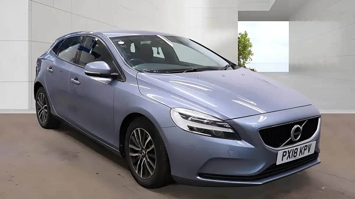Used 2018 Volvo V40 Momentum Blue - Front View