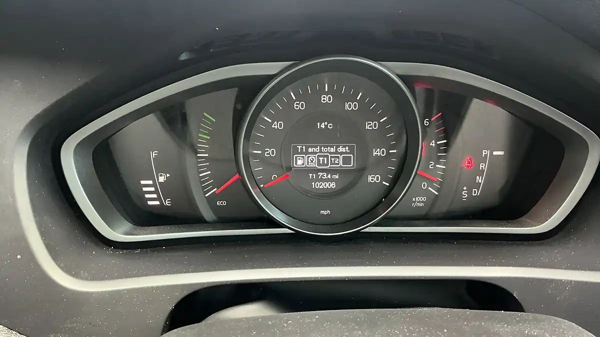 Used 2018 Volvo V40 Momentum Blue - Interior and Exterior details 11