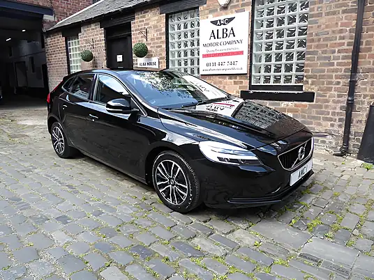 2018 Volvo V40 Momentum Nav Plus T2