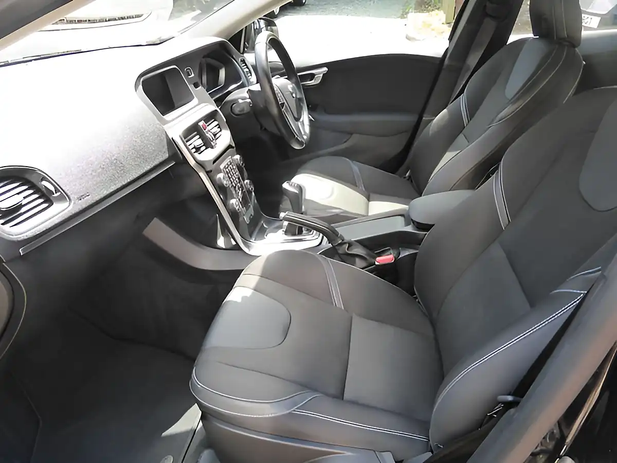 Used 2018 Volvo V40 Momentum Nav Plus Black - Interior and Exterior details 10