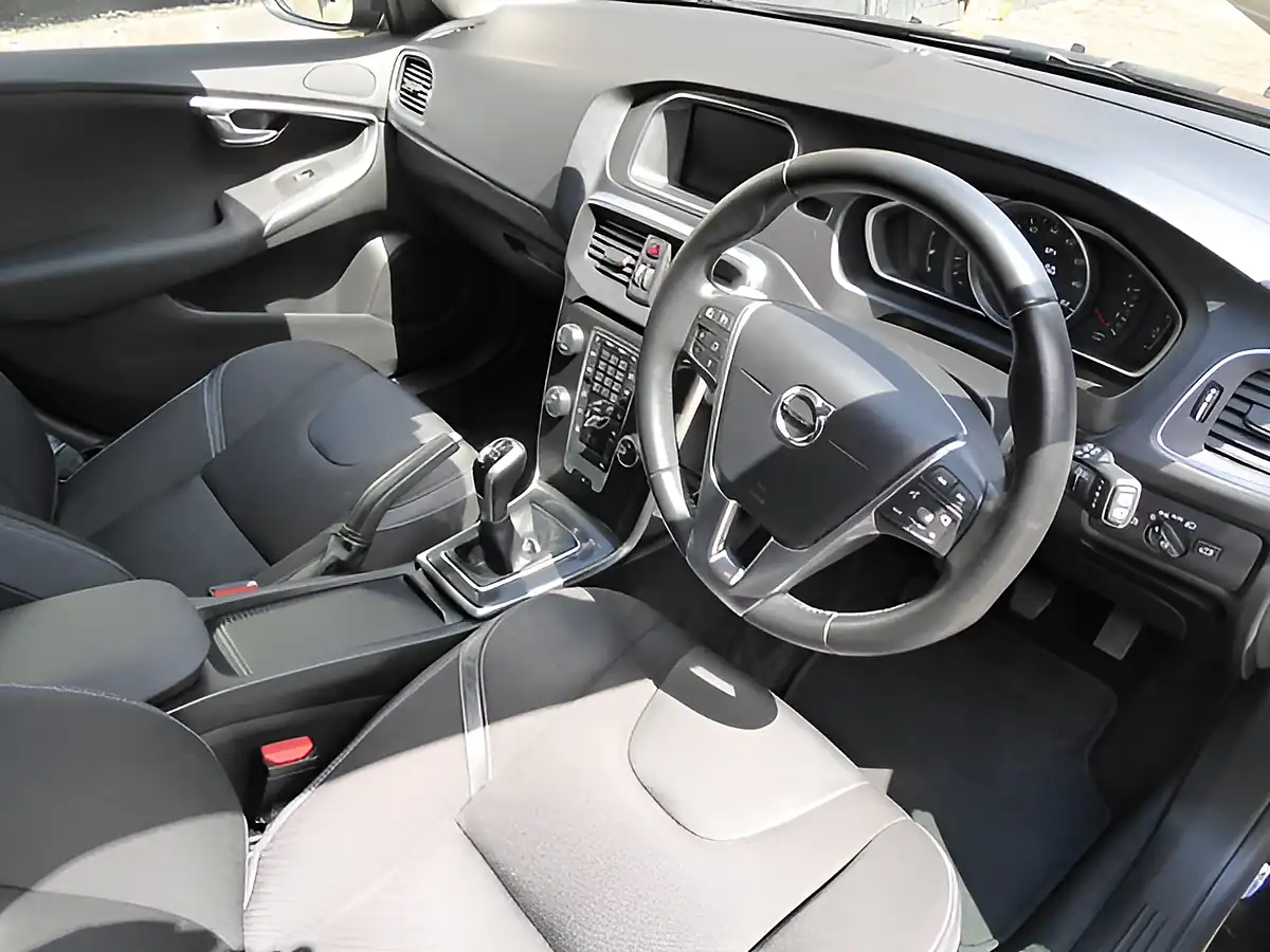 Used 2018 Volvo V40 Momentum Nav Plus Black - Interior and Exterior details 11