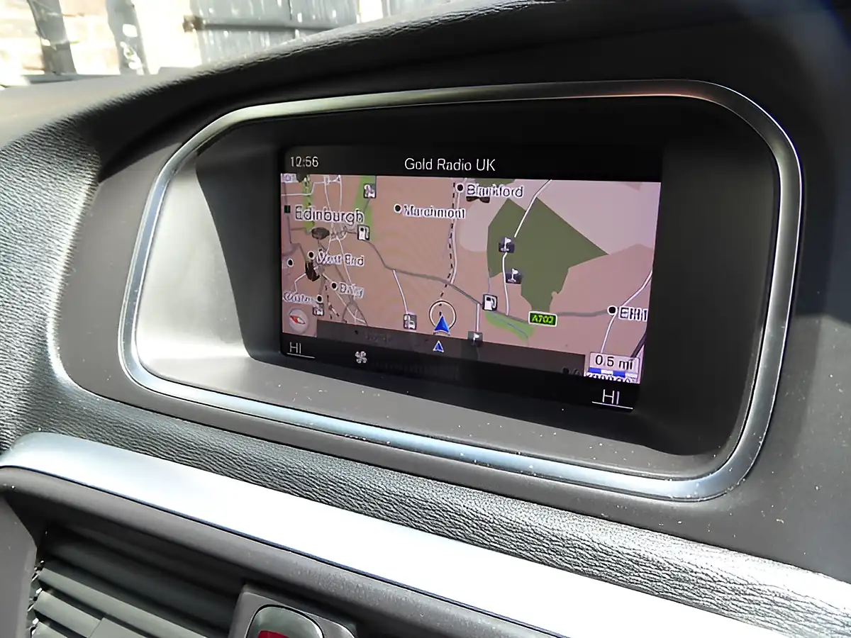 Used 2018 Volvo V40 Momentum Nav Plus Black - Interior and Exterior details 13