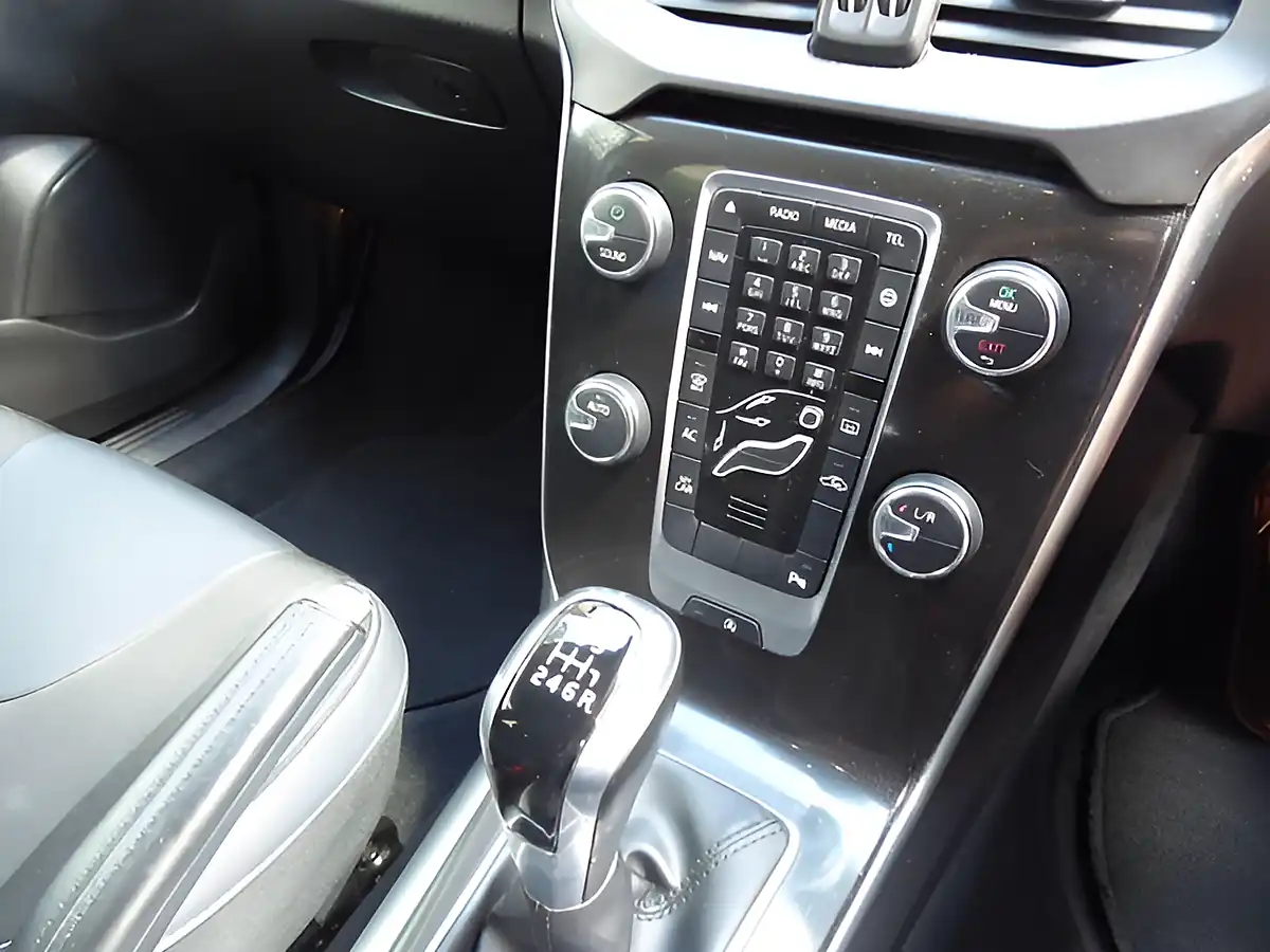 Used 2018 Volvo V40 Momentum Nav Plus Black - Interior and Exterior details 15