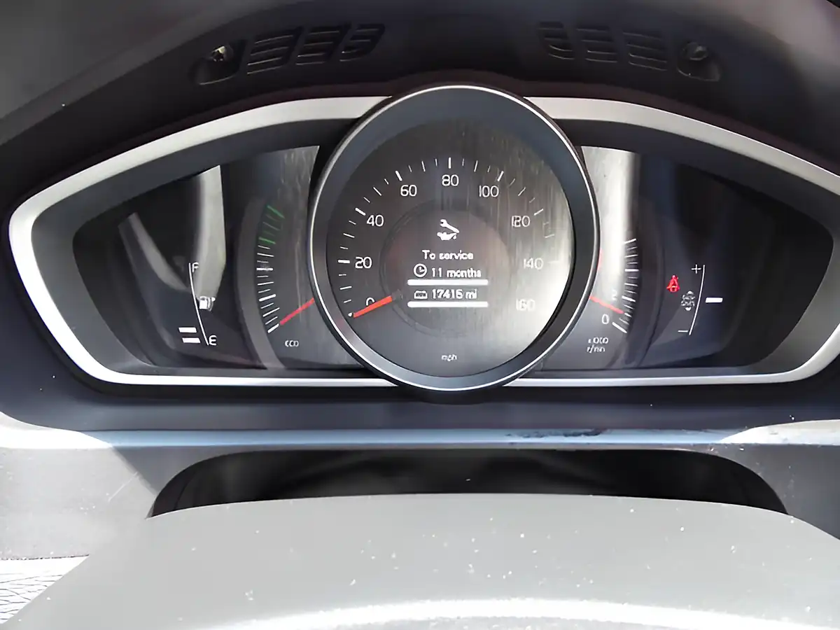 Used 2018 Volvo V40 Momentum Nav Plus Black - Interior and Exterior details 16