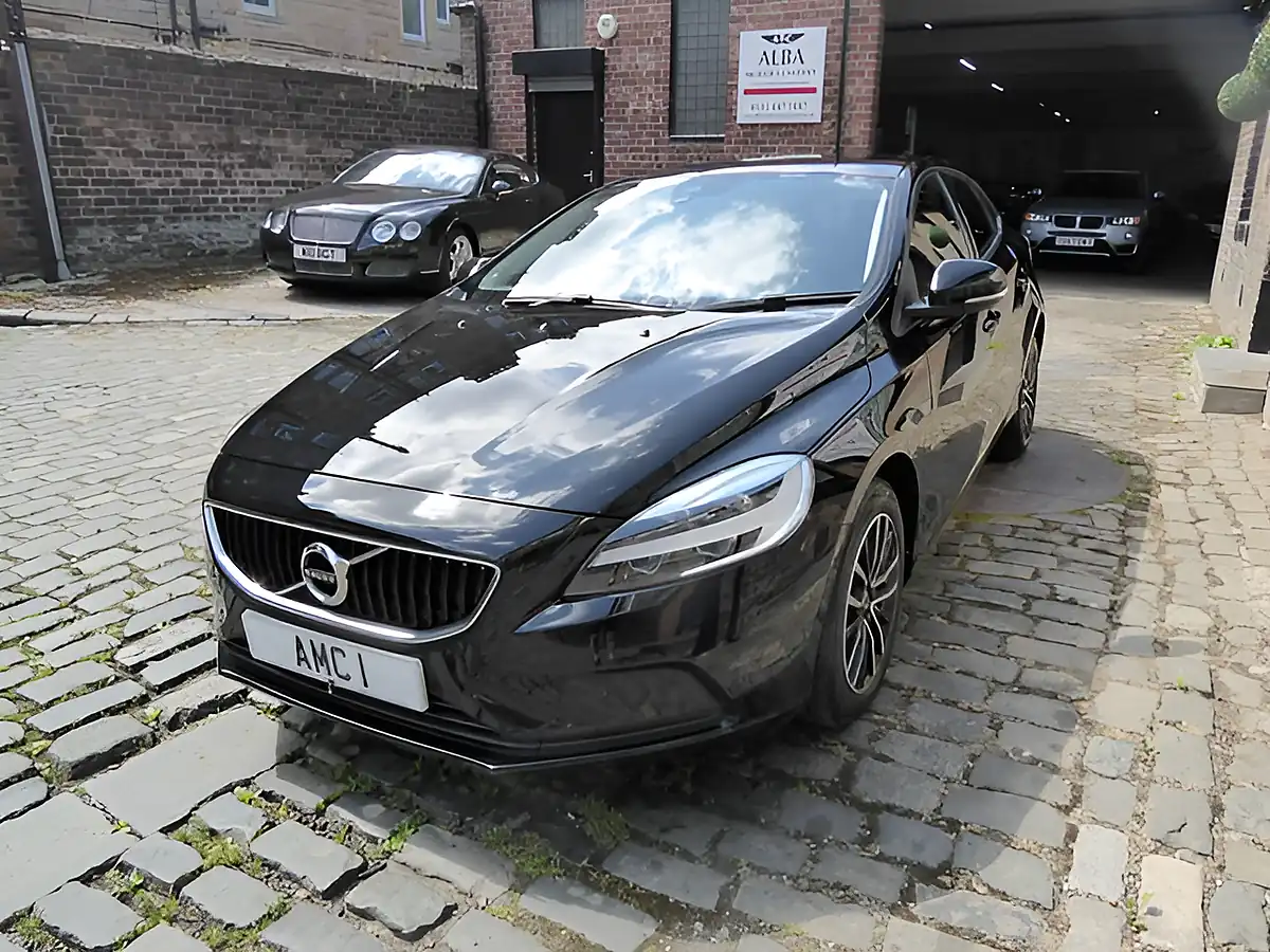 Used 2018 Volvo V40 Momentum Nav Plus Black - Interior and Exterior details 3