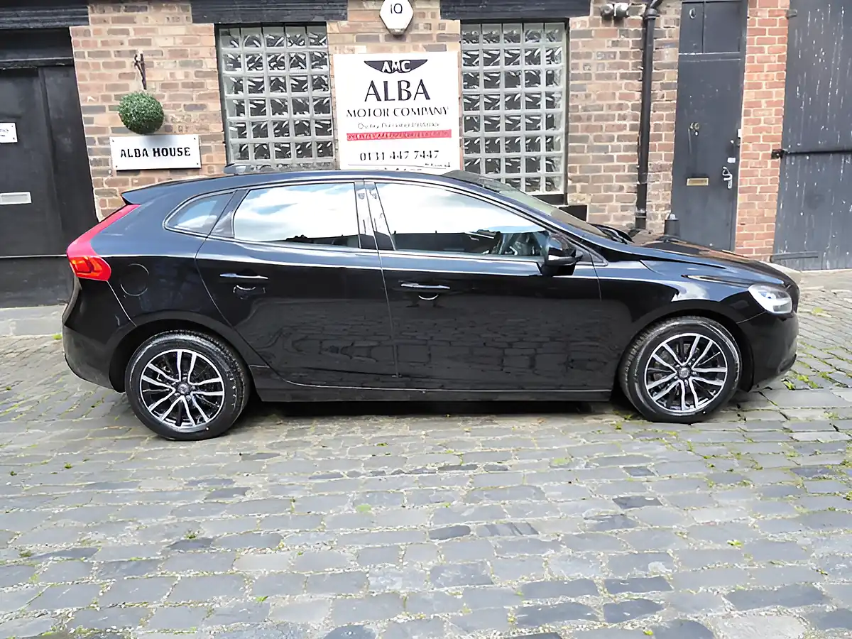 Used 2018 Volvo V40 Momentum Nav Plus Black - Interior and Exterior details 7