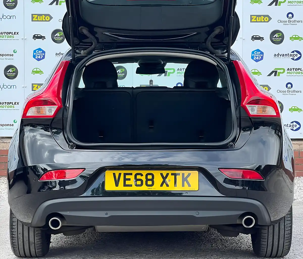 Used 2018 Volvo V40 Momentum Nav Plus Black - Interior and Exterior details 10