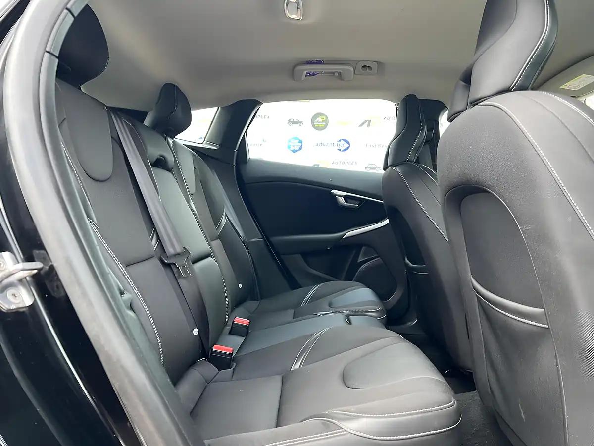 Used 2018 Volvo V40 Momentum Nav Plus Black - Interior and Exterior details 14
