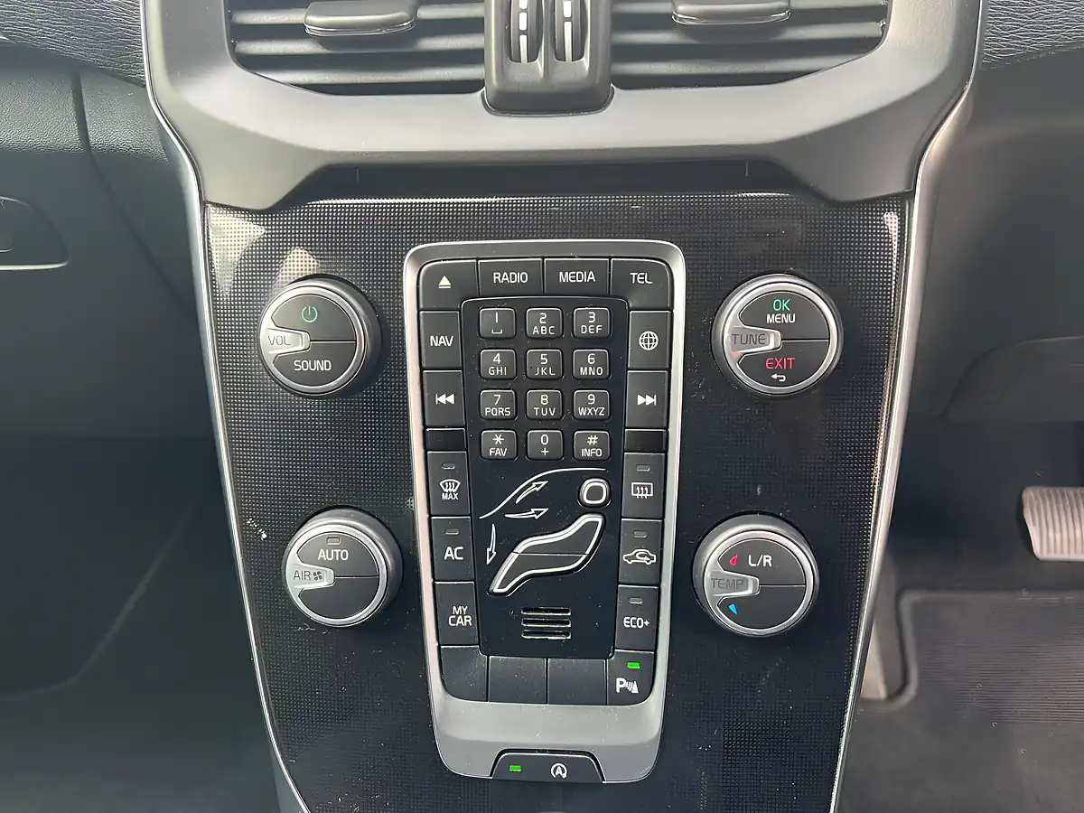 Used 2018 Volvo V40 Momentum Nav Plus Black - Interior and Exterior details 16