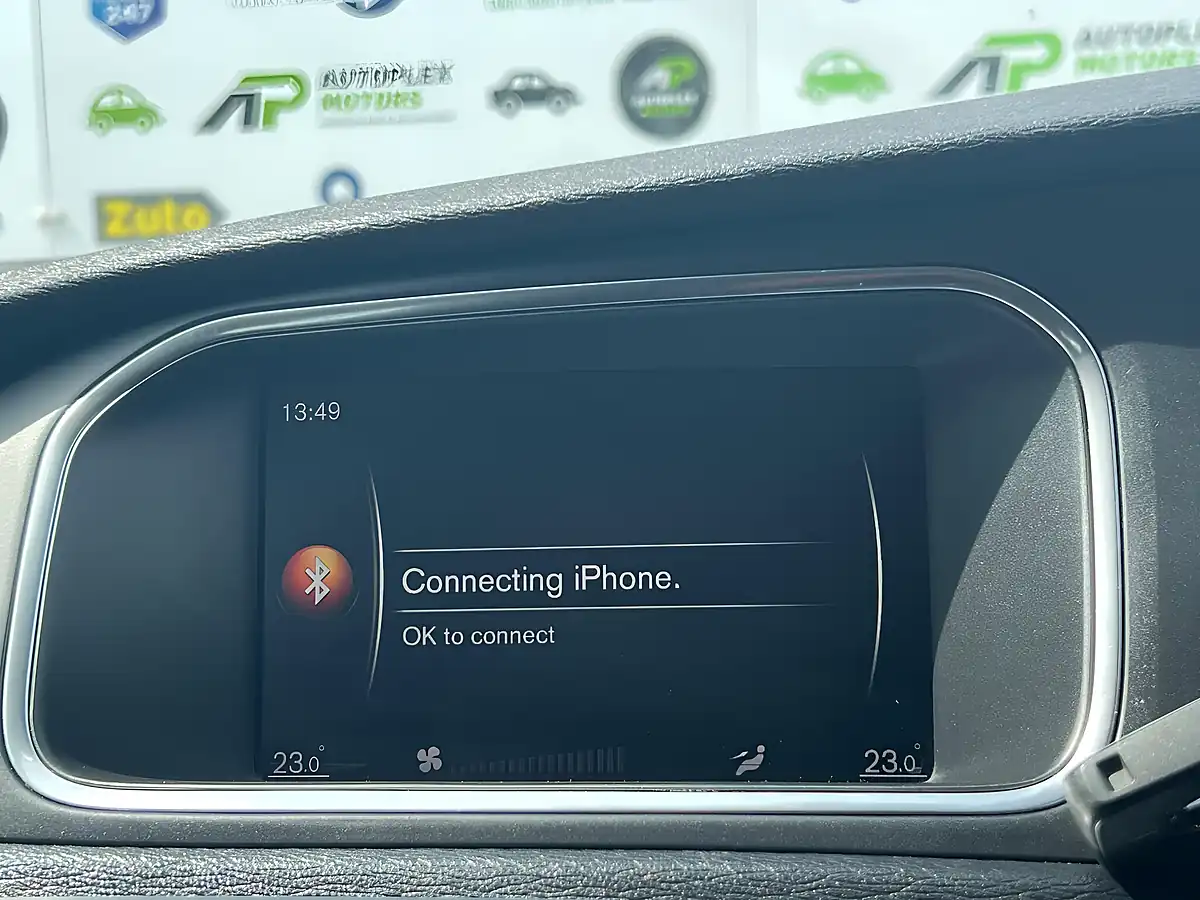 Used 2018 Volvo V40 Momentum Nav Plus Black - Interior and Exterior details 17
