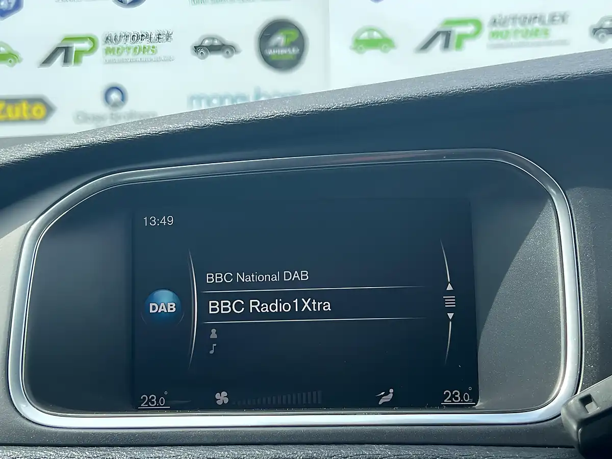 Used 2018 Volvo V40 Momentum Nav Plus Black - Interior and Exterior details 18