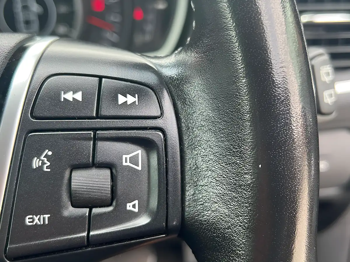 Used 2018 Volvo V40 Momentum Nav Plus Black - Interior and Exterior details 20