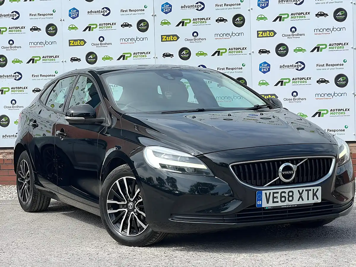 Used 2018 Volvo V40 Momentum Nav Plus Black - Interior and Exterior details 3