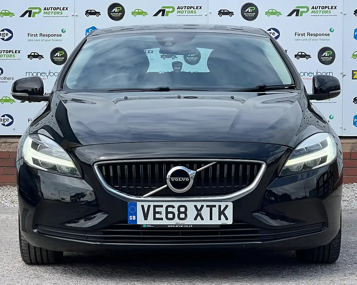 Used 2018 Volvo V40 Momentum Nav Plus Black - Interior and Exterior details 6