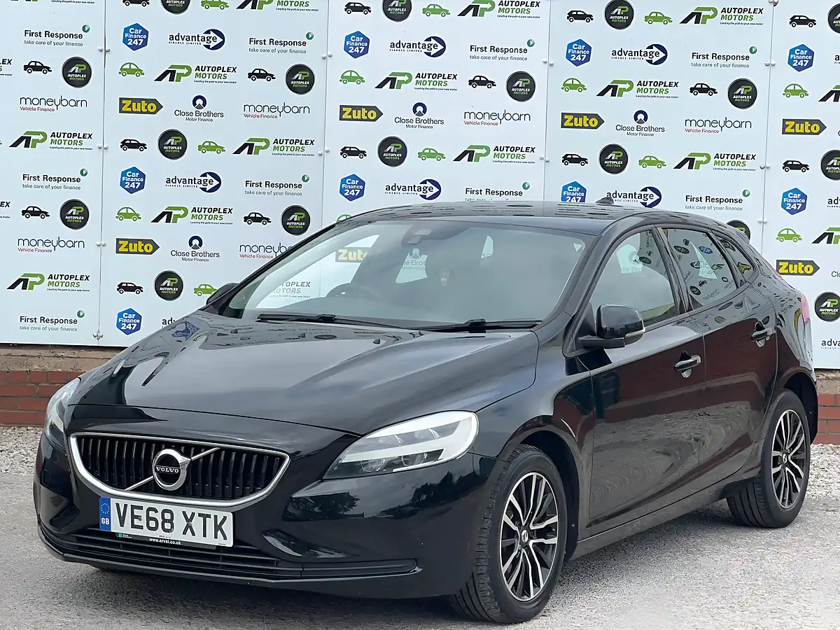 Used 2018 Volvo V40 Momentum Nav Plus Black - Interior and Exterior details 7