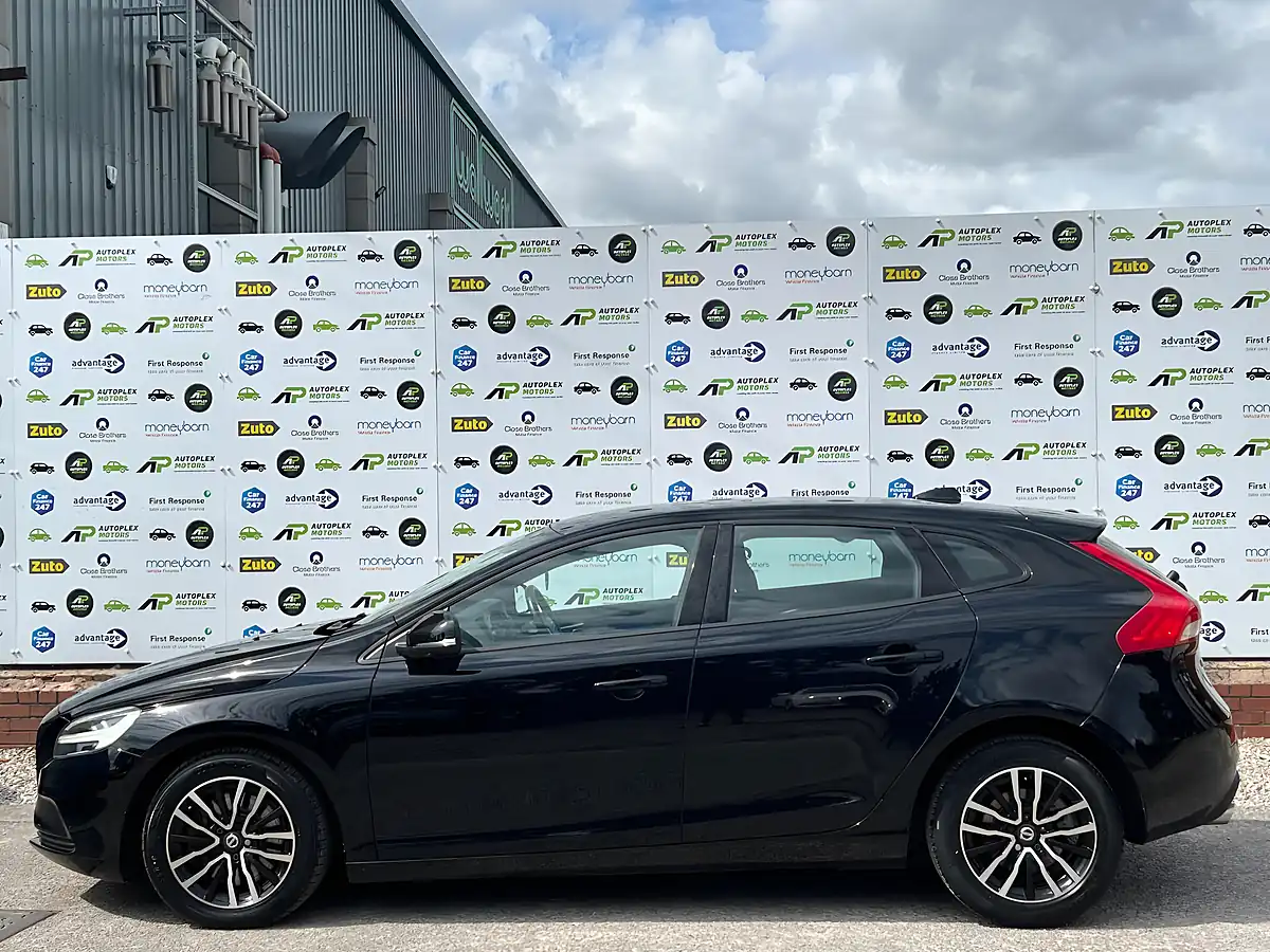 Used 2018 Volvo V40 Momentum Nav Plus Black - Interior and Exterior details 8