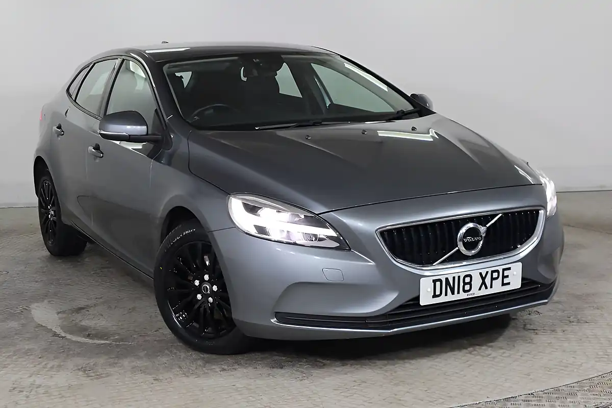 Used 2018 Volvo V40 Momentum Nav Plus Grey - Front View