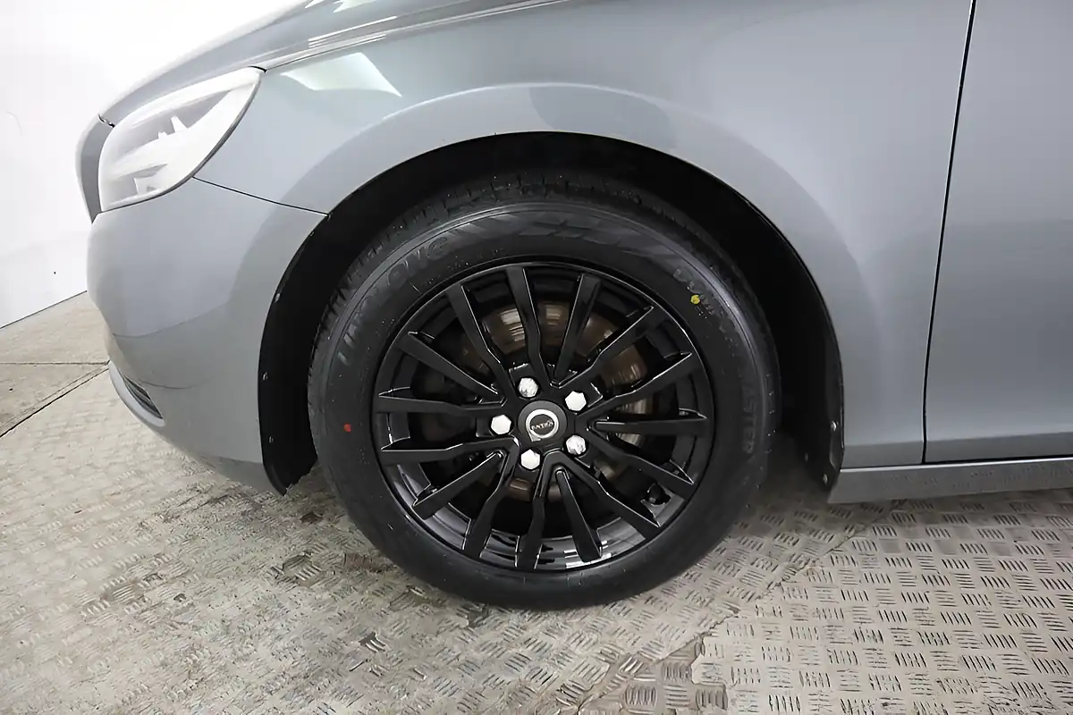 Used 2018 Volvo V40 Momentum Nav Plus Grey - Interior and Exterior details 10
