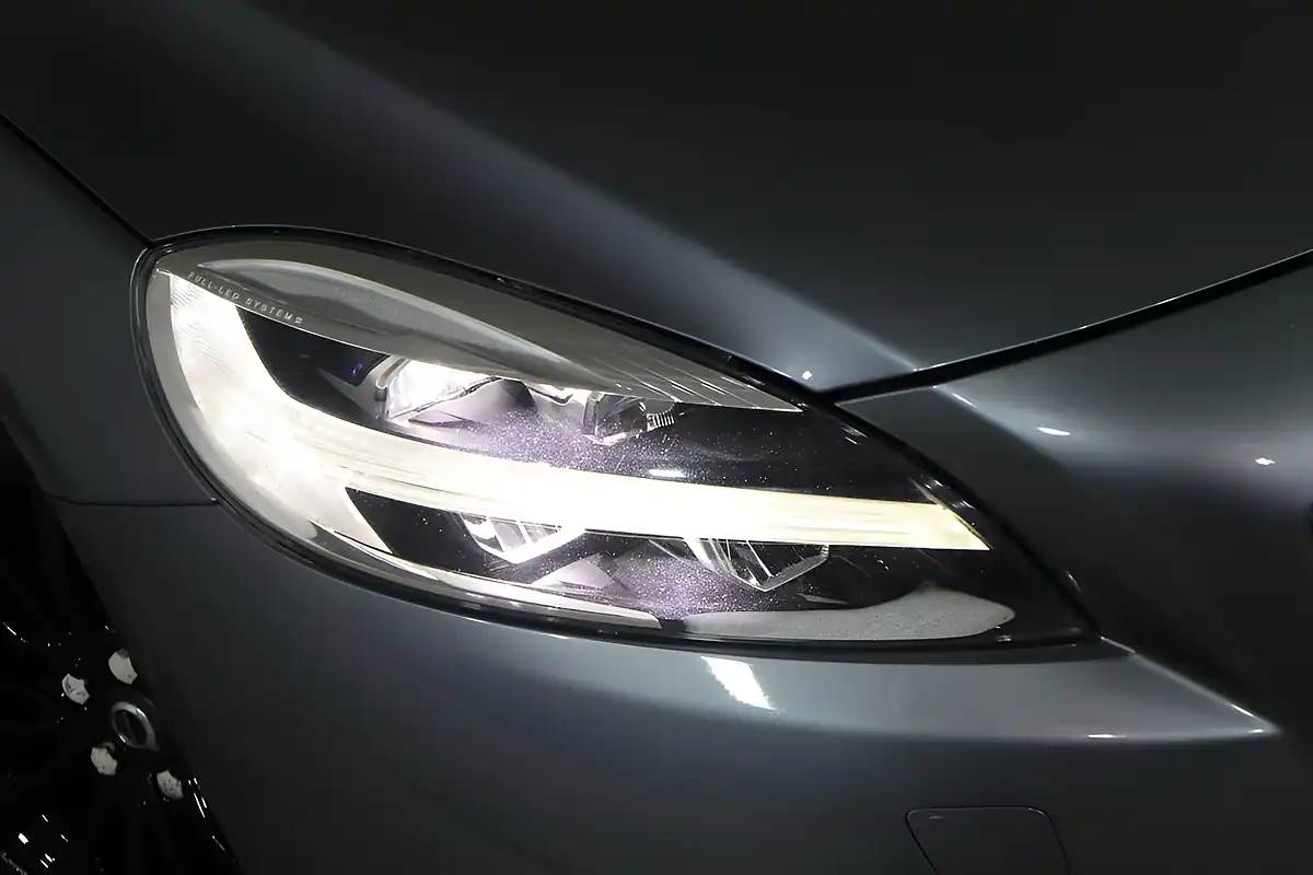 Used 2018 Volvo V40 Momentum Nav Plus Grey - Interior and Exterior details 9