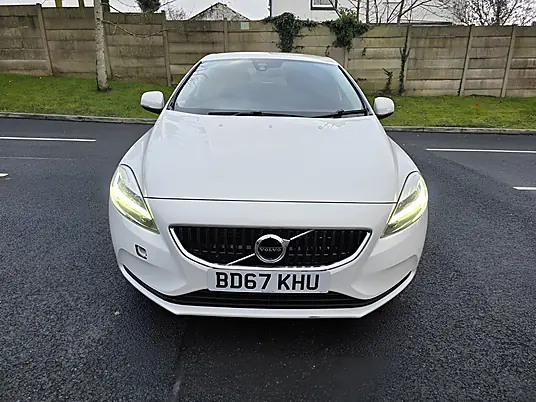 2018 Volvo V40 Momentum